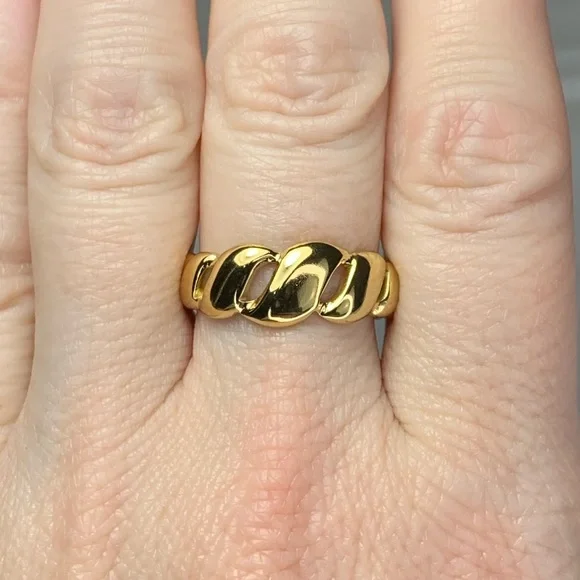 18K Gold Plated Titanium Steel Minimalist Ring - Picture 4 of 4